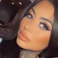 Kim Franco's Instagram, Twitter & Facebook