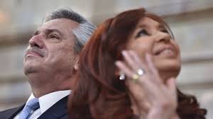 El presidente alberto fernández advirtió a la sociedad que no hay ningún levantamiento de la cuarentena y dijo estar muy preocupado porque vemos cierto relajamiento que nos preocupa. Coronavirus En Argentina Las 4 Medidas Con Las Que El Pais Trata De Salir De La Profunda Crisis Economica Que Atraviesa Bbc News Mundo