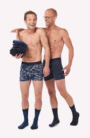 Oeps, browser niet ondersteund voor je onze programma's gaat ontdekken, best je browser updaten of hieronder één van de ondersteunde browsers downloaden. Staf En Mathias Coppens In Onderbroek En Met Sixpack In Folder Hema Qmusic