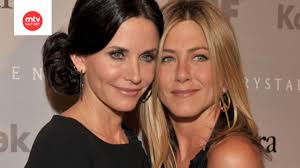 Jennifer Aniston tukee eronnutta Courteney Coxia