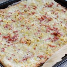 La Tarte Flambee Alsacienne Ou Flammenkueche Recette Recette Tarte Flambee Recettes De Cuisine Nourriture De Tous Les Jours