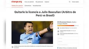 El exmundialista peruano germán leguía calificó este miércoles de robo brutal la victoria que brasil obtuvo ayer ante perú por 4 a 2, por la segunda jornada de las eliminatorias sudamericanas rumbo al mundial de catar 2022, tras. Peru Vs Brasil Reunen Firmas En La Pagina Change Org Para Quitarle La Licencia Al Arbitro Julio Bascunan Eliminatorias 2022