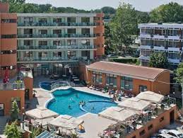 Hotel saturn este un colt de rai, la malul marii. Hotel Saturn Saturn