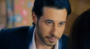 واعتقد البعض أن مي والسعدني، تربطهما علاقة حب، على اعتبار معازلتهم الدائمة لبعض والتي يصاحبها الأخير. Ø£Ø­Ù…Ø¯ Ø§Ù„Ø³Ø¹Ø¯Ù†ÙŠ ÙŠØ¹Ø§ÙŠØ¯ Ù…ÙŠ Ø¹Ø² Ø§Ù„Ø¯ÙŠÙ† Ø¨Ø¹ÙŠØ¯ Ù…ÙŠÙ„Ø§Ø¯Ù‡Ø§ Ø¨Ø§Ù„ØµÙˆØ±Ø©