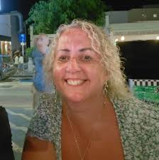 Hi does anyone know of any balloon companies that could make me something  like this for Friday Thank you