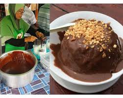 Kedai ais kepal milo yang paling terkenal di malaysia lokasinya ada di kuala kangsar, perak. A True Malaysian Dessert Introducing The Milo Ice Ball Kaw Kaw Tallypress