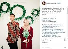 Itulah yang barangkali membuatmu berpikir panjang hanya untuk menulis caption, apalagi untuk foto yang penuh makna seperti saat pertunangan. Netizen Heboh Eks Kapten Timnas Indonesia Baru Saja Tunangan
