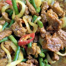 Rebus santan, bahan kisar, daun limau purut, daun. Stok Daging Banyak Di Rumah Jom Buat Daging Goreng Kunyit Basah Basah Kelantan Style Memang Sedap Resepi Kini