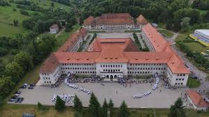 Colegiul militar liceal „ştefan cel mare din câmpulung moldovenesc a aniversat, pe 25 noiembrie 2012, 88 de ani de la înfiinţare. Facebook