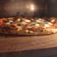 Pizza in teglia alta e soffice. Guide Per La Pizza Fatta In Casa Dalla Napoletana Alla Teglia Fino Alla Fritta