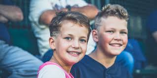 The Mariners celebrated Edwin Diaz's 50th save by offering fans haircuts,  'Diaz-style'