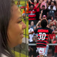ORGULHO PARA OS PAIS! 👏🏻🔴⚫️ Essa foi a emoção da mãe do Ryan Roberto  após a vitória de 5 a 0 do Flamengo sobre o Cruzeiro-PB na estreia da  Copinha. 🔴⚫️ No