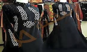 تفسير حلم العباءة أو العباية في المنام وهي عبارة عن قطعة من القماش في الأغلب تكون سوداء اللون وهي تتم ارتدائها المرأة المسلمة ف Fashion Women S Top Kimono Top