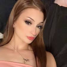 Sydney Munoz's Instagram, Twitter & Facebook