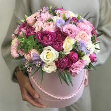 Цветы в коробке Безмятежная юность купить с доставкой в Москве