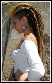 Départ de locks en crêpant les cheveux (backcombing). 33 Idees De Dreads Sidecut Coiffure Cheveux Dreads
