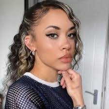 Stacey Mudd's Instagram, Twitter & Facebook