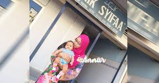 Untuk bayi perempuan sendiri, tindakan sunat biasanya dilakukan dengan memotong atau membersihkan sedikit kulit penutup klitoris, atau yang disebut sebagai prepusium. Pengalaman Pertama Mamy Syu Terlibat Dengan Prosedur Sunat Bayi Perempuan Blog Mamy Syu