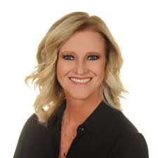 Kelly Kearney's Instagram, Twitter & Facebook