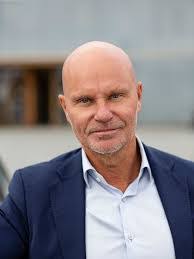 Aaron Lundgren's Instagram, Twitter & Facebook