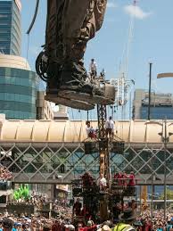 To Cross The Wellington St Footbridge The Giant Diver Was Lifted In The Air Footbridge Wellington Diver
