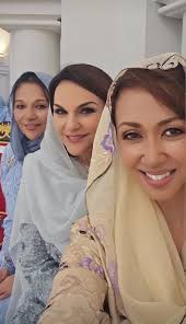 Hadir Rai Hari Bahagia Tengku Amir Shah, Penampilan & Wajah Jelita Puan Nur  Lisa Idris Abdullah