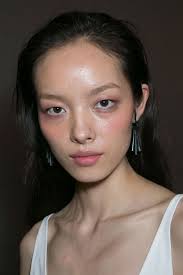 The Hungover Look Is The Realest New Makeup Trend Of The Moment New Makeup Trends Makeup Trends Natural Glowy Makeup