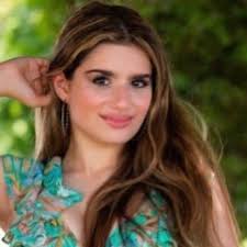 Chelsea Hellman's Instagram, Twitter & Facebook