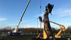 2) si une partie de la main d'œuvre est bénévole, principalement pour l'aménagement du site au départ et quelques travaux occasionnels par la suite (entretien 4) ne pas oublier les pays étrangers : Chatellerault La Petition Pour La Main Jaune Fait Pschitt