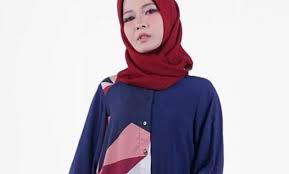Warna yang sesuai dengan biru gelap. 10 Gambar Baju Biru Tua Cocok Dengan Jilbab Warna Apa Jejakpiknik Com
