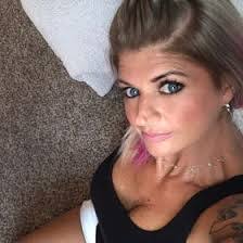 Carolyn Lindsay's Instagram, Twitter & Facebook