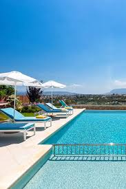 Schone Villen Mit Grossen Schwimmbadern Sind Die Beste Wahl Fur Einen Sommerurlaub Auf Kreta Kreta Urlaub Pool Sch Beautiful Vacations Villa Holiday Villa