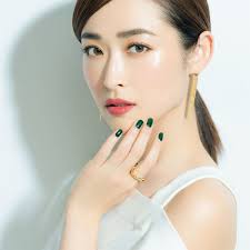 みずみずしい発色とツヤを生かした フレッシュなビビッドメイク メイクタイプ リキッドチーク クールメイク