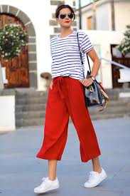 Calça Vermelha Combina Com Que Cor De Blusa Calca Vermelha Saiba Como Estilizar Esta Peca Cool Looks Com Tenis Looks Pantacourt Estilos De Rua Verao