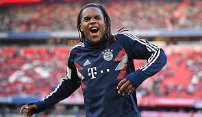 Playing a game at chelsea during his loan spell with swansea city,. Fc Bayern Renato Sanches Spricht Uber Gute Angebote Und Dementiert Wechsel Zu Psg