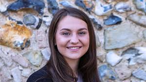 Elisabeth Baxter's Instagram, Twitter & Facebook