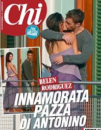 Belen rodriguez ha recentemente confermato di essere incinta, ma nella foto in questione si vede l'ombra di belen e antonino mentre passeggiano per strada. Belen Esce Allo Scoperto Con Spinalbese Bacio In Copertina Foto Donnapop