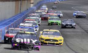 During qualifying it indicates to the driver his qualifying laps have begun. Nascar Takes Green Flag On May 17 To Be First Sports League To Return To Competition