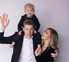 Kevin de bruyne and michele lacroix on their wedding day (image: Kevin Michele En Mason Milian Manchester City Fotoshoot Voetbal