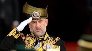 Menukarkan kelaziman yang selama ini digunakan rakyat. 8 Fakta Raja Malaysia Sultan Muhammad V Yang Turun Takhta Dikenal Dekat Dengan Rakyat Serambi Indonesia