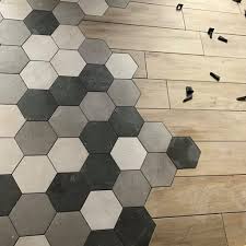 Realisation Carrelage Hexagonal A Lorient 56 An Oriant Sols En 2020 Carrelage Hexagonal Carrelage Idee Carrelage