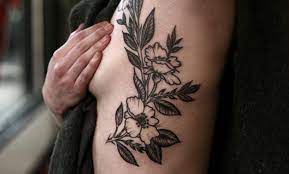 Tatuajes De Flores Propuestas Y Disenos Tatuantes