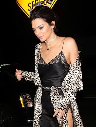 The 10 Best Beauty Looks Kendall Jenner Hailey Baldwin Jessica Alba And More Jenner Outfits Kendall Jenner Outfits Fashion