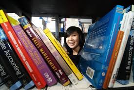 Walaupun demikian keduanya saling berkaitan karena kata sastra dan psikologi mengangkat tema manusia dan kehidupan sebagai bahan analisa yang utama (jatman, 1985). Alasan Kenapa Mahasiswa Jurusan Sastra Bisa Jadi Pacar Yang Istimewa