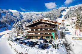Das gartenhotel daxer befindet sich auf 945 m auf der sonnenseite des tales. Gartenhotel Daxer Hotel Zell Am See From 115 Lastminute Com