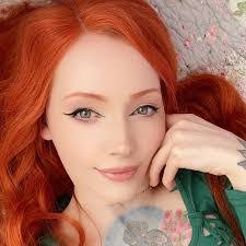 Lily Fox's Instagram, Twitter & Facebook