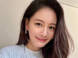 Batalkan Pertunangan dengan Miliarder, Mariah Carey Pilih Kencani Dancer  'Brondong'nya?