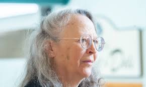 Is Caroline Fraser Left Handed?