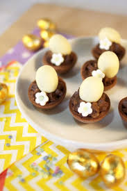 Petits Nids De Paques Chocolat Creme De Salidou Nid De Paques Chocolat Recettes De Paques Nourriture De Paques