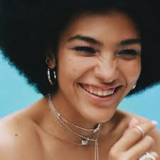 Olivia Deans's Instagram, Twitter & Facebook